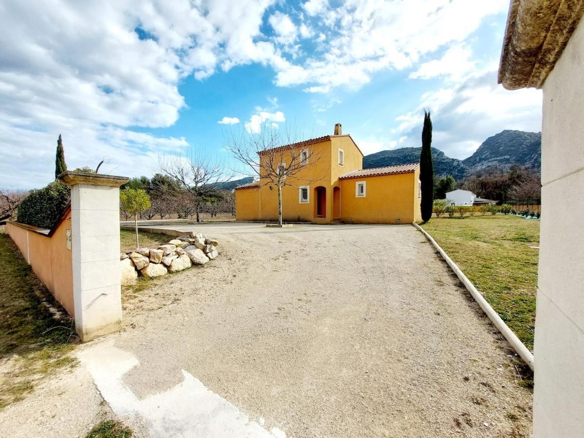 En Provence, Luberon, Villa Avec Piscine A Maubec Eksteriør bilde